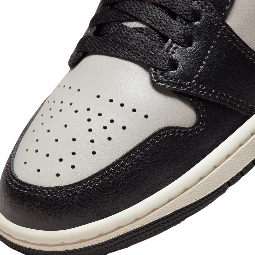 Air Jordan 1 Mid "Black & College Grey"